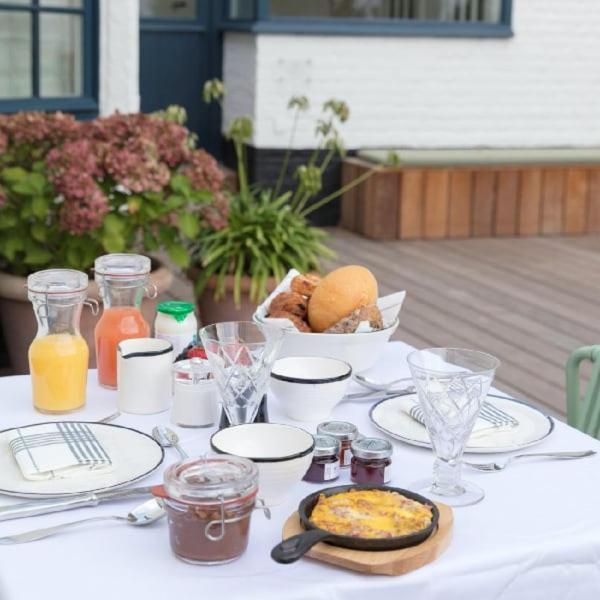 B&B De Vrijboom Kruisem Bagian luar foto